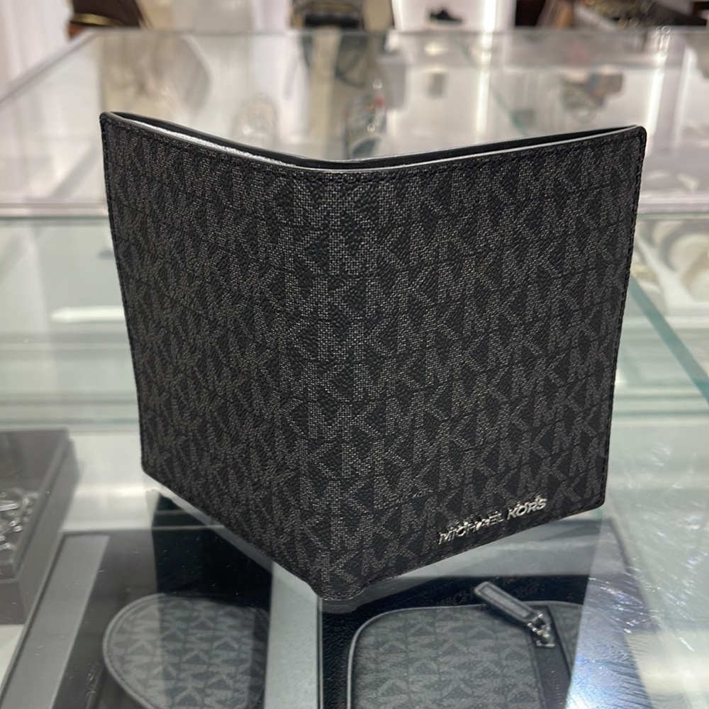 Michael Kors Jet Set Travel Passport Wallet
Black Signature/Silver-Tone Hardware - Picture 15 of 16